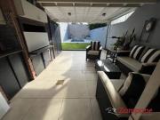 Casa triplex con galeria, pileta, oficina en Martinez