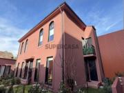 Casa triplex T3 com jardim privativo, lugar de garagem...