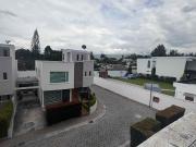 CASA MODERNA EN VENTA TUMBACO CONJNTO PRIVADO