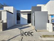 CASA UNA PLANTA, 3 RECÁMARAS, 2 BAÑOS, 2 JARDINES INTERIORES