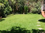 Casa una planta con estricta vigilancia, 2 bungalows y local