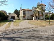 Casa unica en Country Jockey Club, 2 lotes fondo Golf