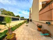 Casa Única en la zona por su parcela y ubicación,...