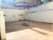 Casa unifamiliar con dos locales comerciales en venta en...