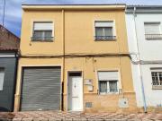 CASA UNIFAMILIAR CON GARAJE Y PATIO