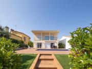 Casa unifamiliar construida en 2018 con 4 dormitorios,...