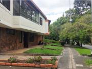 CASA UNIFAMILIAR EN VENTA LAURELES