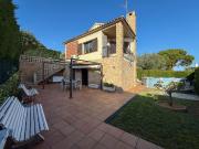 Casa unifamiliar situada en el Mas Vilà, a 500m. Del...