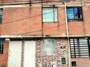 casa vehicular de 3 x 12, con 3 apartaestudios...