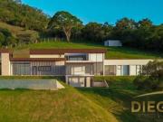 Casa à Venda à Beira da Represa em Vargem – Alto Padrão