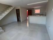 Casa Ã venda com excelente localizaÃ§Ã£o no Porto da RoÃ§a