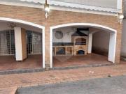 Casa à venda ou para alugar com 3 quartos, sendo 1...