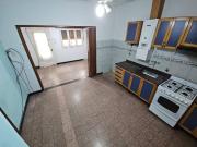 CASA VENTA 2 DORMITORIOS Y COCHERA EN B INDUSTRIAL