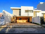 Casa /VENTA 2 plantas con Alberca En Santa Gertrudis...