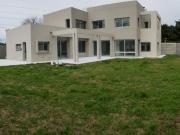 Casa venta 3 dormitorios 4 baños 720mts2 totales Villa Elisa