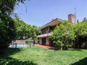 CASA VENTA 3 DORMITORIOS JARDIN PISCINA FISHERTON