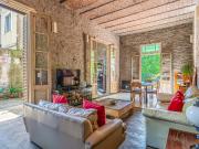 CASA VENTA 4 AMBIENTES SUITE PATIO COCHERA DESCUBIERTA...