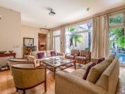 CASA VENTA 4 DORMITORIOS ESCRITORIO PLAYROOM 2 COCHERAS...