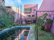 CASA VENTA 5 AMBIENTES SUITE JARDÍN PILETA COCHERA APTO...