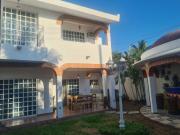 CASA VENTA 5 RECAMARAS,TERRAZA, 3 NIVELES EN COTO,EN...