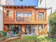 CASA VENTA 5 AMB JARDÍN SUITE COCHERA PISCINA PARRILLA...