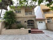 CASA VENTA 6 AMBIENTES QUEQUE, JARDIN Y QUINCHO
