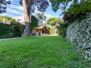 CASA VENTA ALBERDI JARDIN TRES DORMITORIOS COCHERA