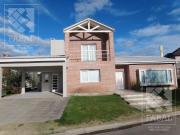 Casa Venta Comahue Golf Club, 3 dormitorios, 4 baños,...