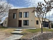 Casa Venta en Barrio Semi Privado de Vistalba