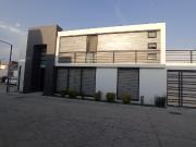 CASA VENTA EN FRACCIONAMIENTO SALIDAS INMEDIATAS A METEPEC