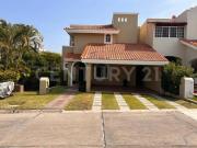 CASA VENTA EN PARQUE ROYAL PASEO DE LAS LOMAS