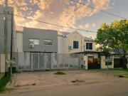 Casa venta fisherton dos dormitorios cochera duplex...