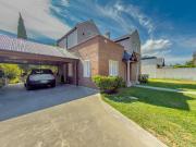 CASA VENTA GONNET 3 DORMITORIOS PARQUE APTO BANCO