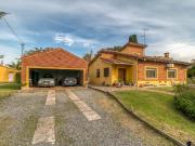 CASA VENTA GONNET. 4 DORMITORIOS, PARQUE Y PILETA