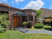 CASA VENTA HURLINGHAM 4 AMBIENTES PILETA JARDIN