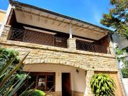 CASA VENTA LA LUCILA 4 AMBIENTES JARDIN Y PILETA