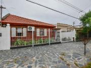 Casa venta La Plata 2 dormitorios con cochera