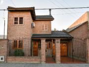 CASA VENTA LA PLATA 3 DORM. COCHERA PARQUE PILETA