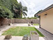 CASA VENTA LA PLATA 5 DORMITORIOS COCHERA PATIO