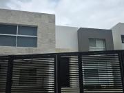CASA VENTA LOMAS DE GRAN JARDIN AMPLIOS ESPACIOS