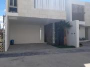 Casa Venta por el Campanario Fraccionamiento Cerrado al...