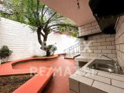 Casa con 516 m2 superficie de terreno y 6 recámaras en...