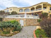 Casa Venta Roses, Centre