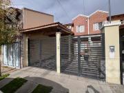 Casa venta Santa Genoveva, 3 dormitorios, pileta y quincho