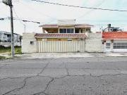 Casa VENTA terreno grande para casa, oficinas o hacer...