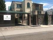 CASA VENTA VILLAS DEL MESON CON DEPARTAMENTOS ANEXOS...