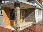 Casa Venta/Alquiler Uso Comercial Av. Univ. El Limón...