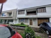 Casa vocación comercial Lote 218 m2 y 240 construidos...