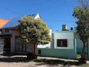 Casa y local en calle Caracas entre calle Carlos Casares...