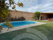 Casa y monoambiente en venta en zona soleares de viñuela